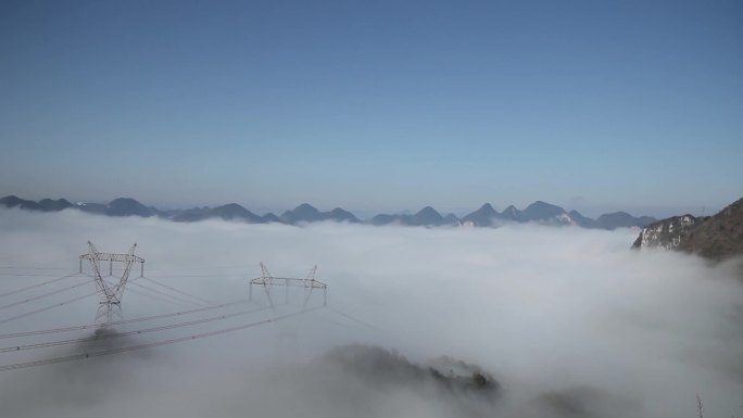 山区高压线塔、电网、线塔、云海视频素材