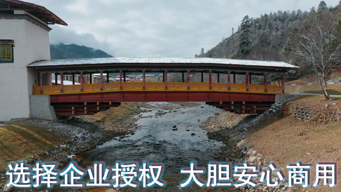 西藏风光视频河流上藏式木桥雪域村镇