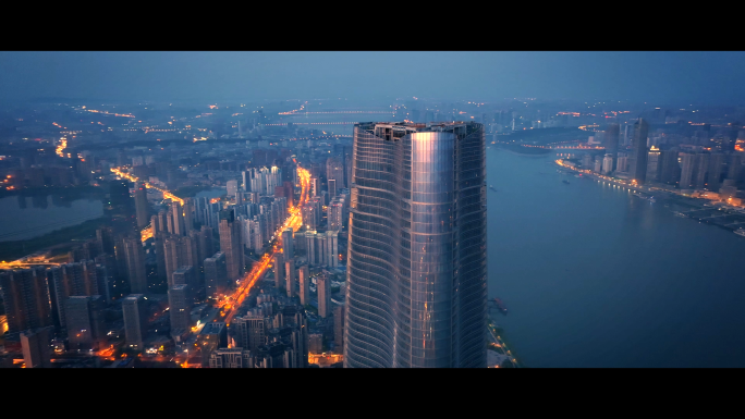 【4K航拍】武汉绿地中心蓝调日出风光航拍
