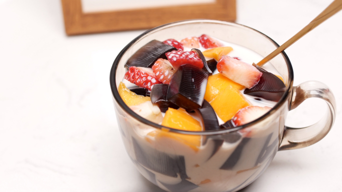 芒果-草莓牛奶-果冻-甜品美食-自制饮品