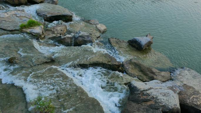 假山瀑布小溪流水