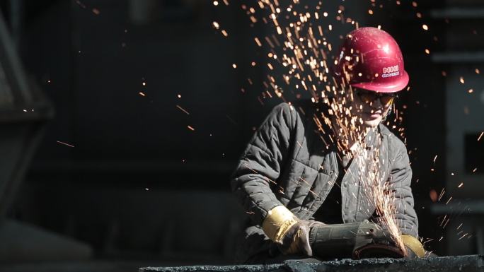 工厂 车间 重工业 焊接  技术工人