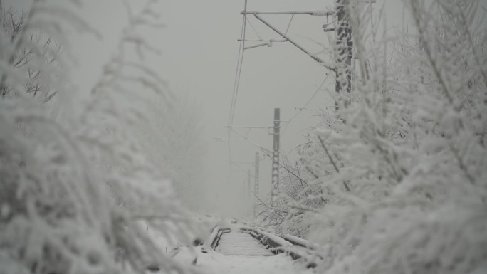 雪中的铁道