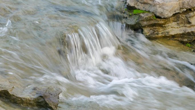 假山瀑布小溪流水