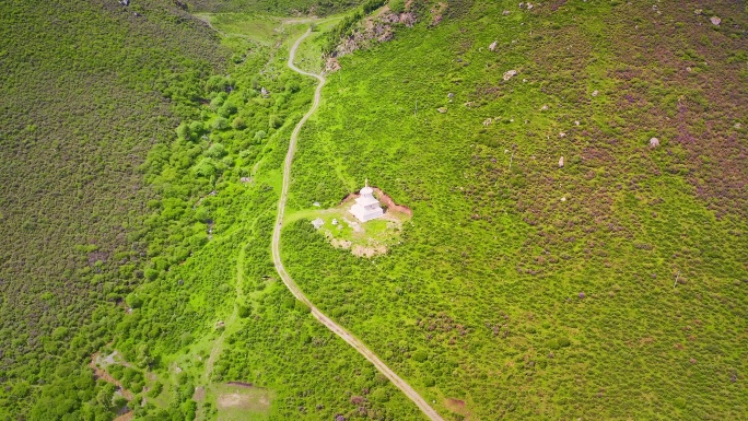 中国甘肃省高山草原自然风景佛教白塔航拍