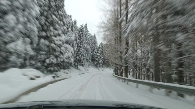 雪天山区道路自驾游雪景风光