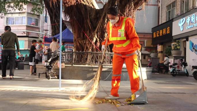 疫情下的深圳城中村街道清洁