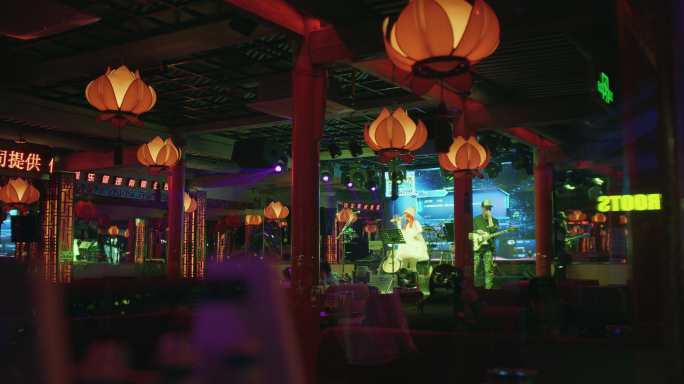 8K北京什刹海后海酒吧歌手唱歌