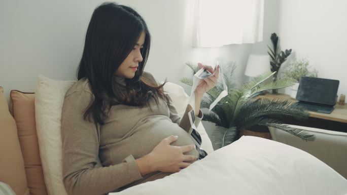 孕妇看超声图像新手妈妈B超图待产
