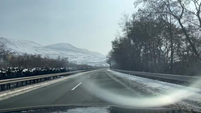 高速冰雪路面