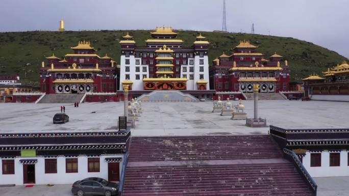 西藏寺庙朝颂