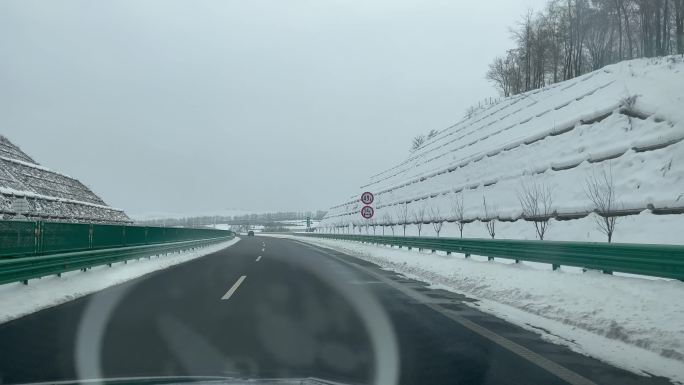 高速冰雪路面