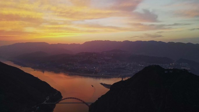 航拍重庆巫山巫峡夕阳