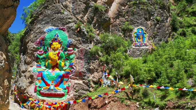 中国山谷中的宗教佛像航拍