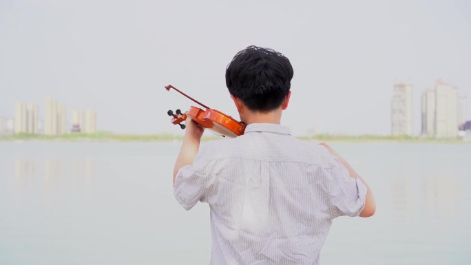 拉小提琴男孩1