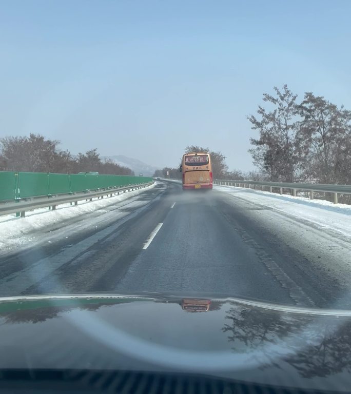 高速冰雪路面行驶