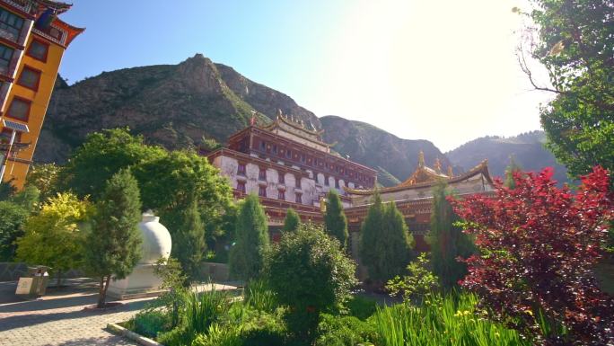 中国甘肃省武威市天祝县天堂寺山谷寺庙航拍