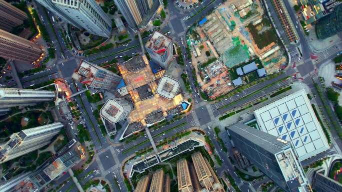 4k俯拍城市高楼林立城市道路交通