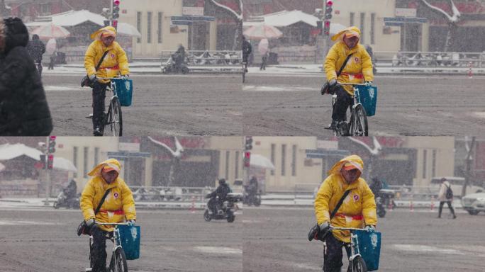 北京风雪中骑车的行人