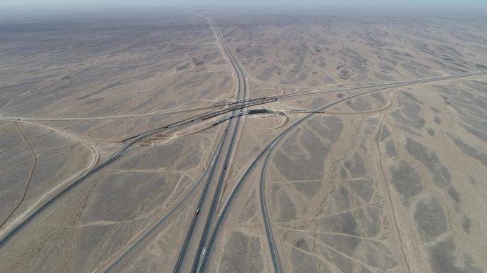 航拍新疆哈密梧桐大泉高速公路枢纽