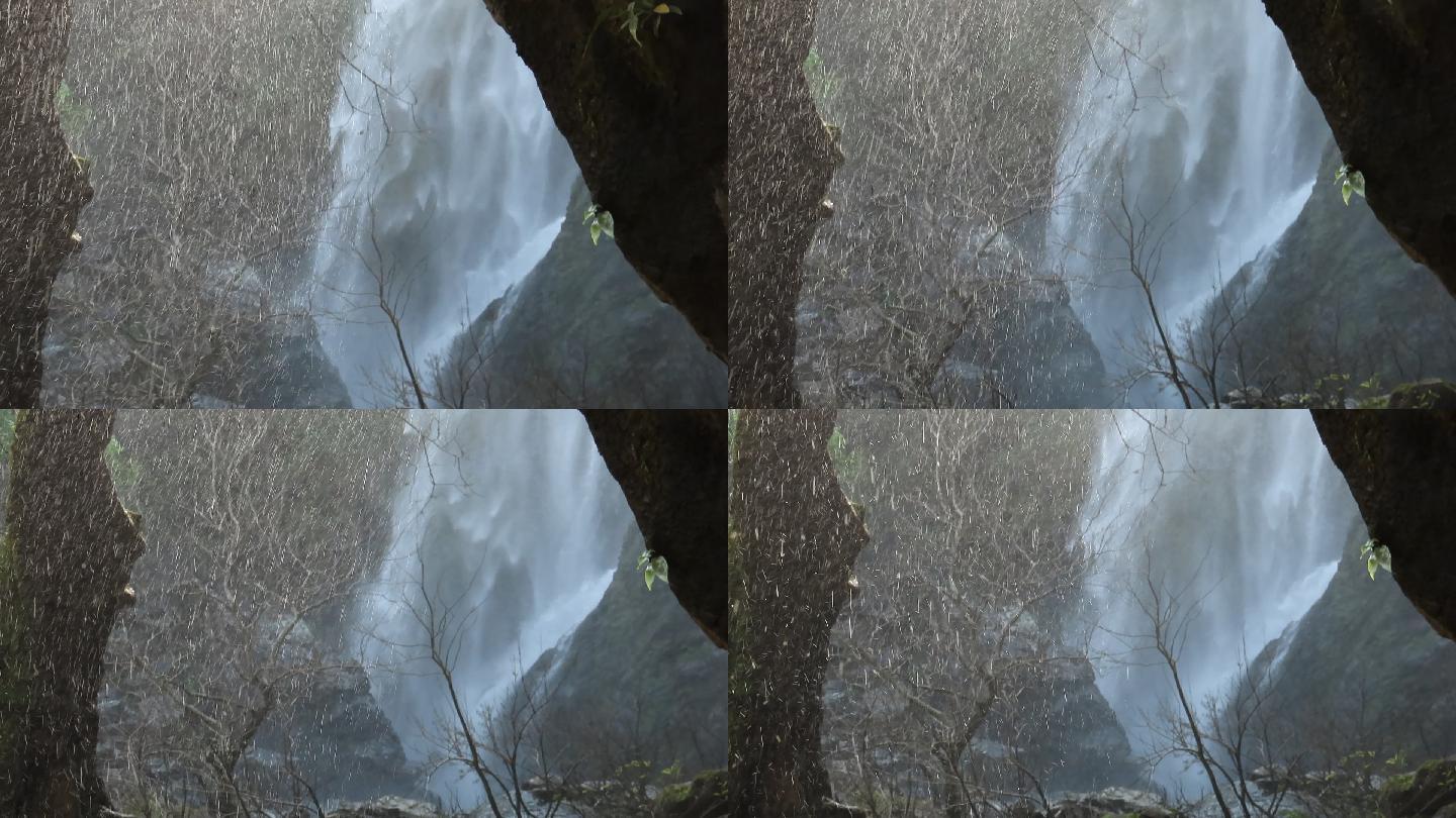 瀑布中的水雾