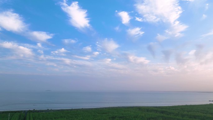 4kk延时航拍唯美巢湖岸边蓝天白云