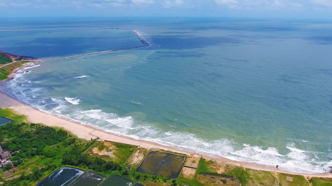 蓝天白云海岸线航拍4K