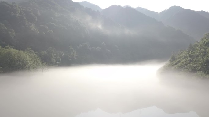 雾漫小东江湖航拍