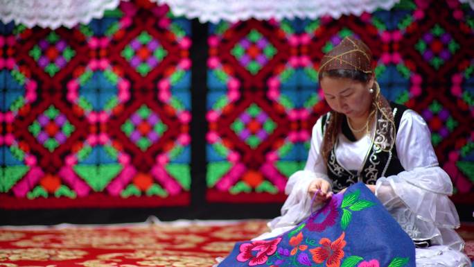 新疆少数民族歌舞