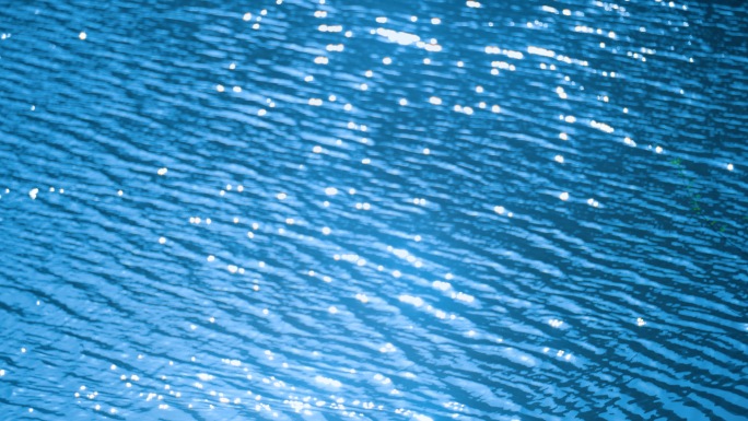 蓝色湖水闪闪发亮的水面 屏保视频 蓝水