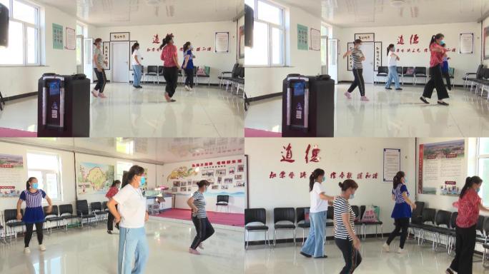 农村村民在村民活动室跳舞运动健身