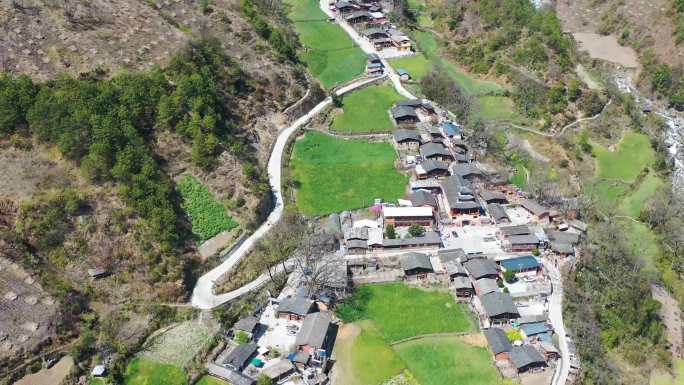 丙中洛秋那桶怒族民居村落