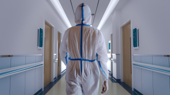 抗疫人员医院走廊背影大白疫情验核酸视频素材