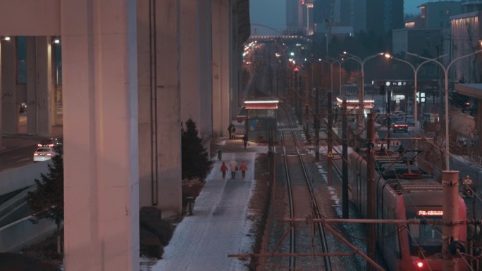 长春冬天  雪景 轻轨 车辆 路灯 雪花