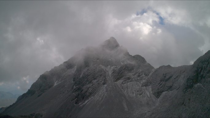 玉龙雪山航拍延时