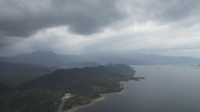 横移山峦河流