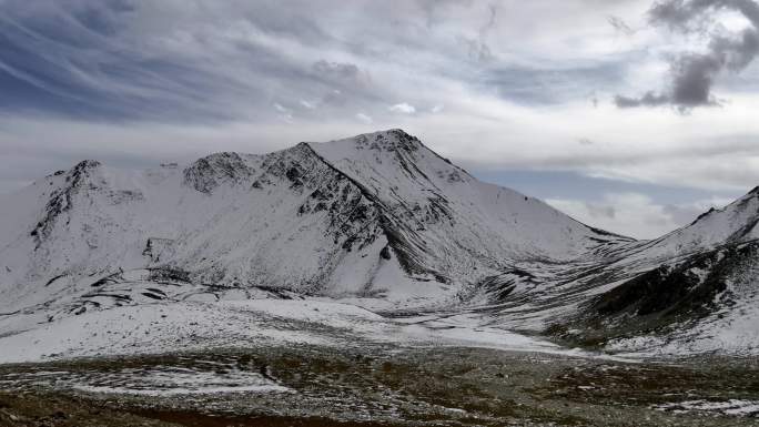 新疆伊犁天山脚下的美景