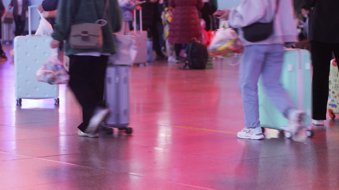 高铁站脚步匆忙人口增速空镜头