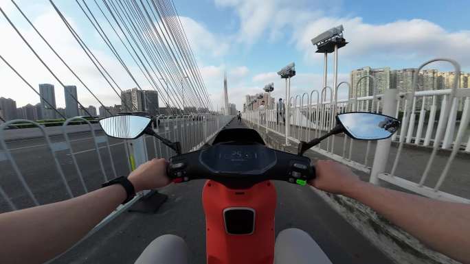 骑电动车过海印桥
