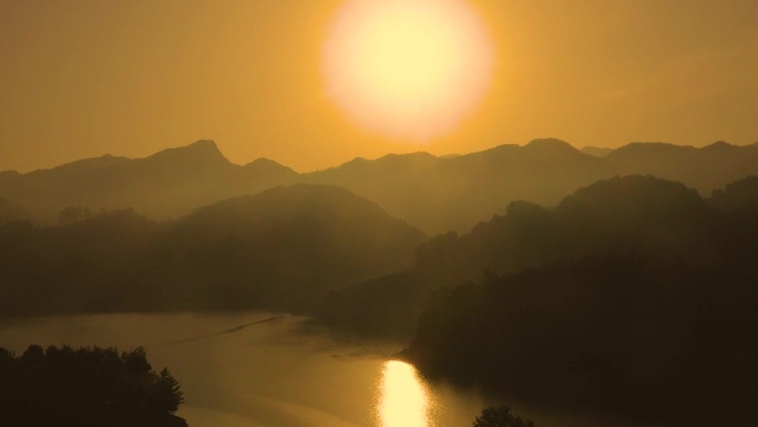 航拍 湖 日出日落 大山大水 太阳乡村