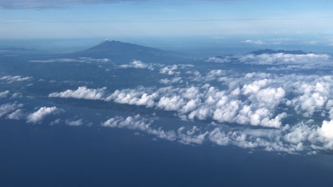 飞越菲律宾的云层客机航空飞机万米天空