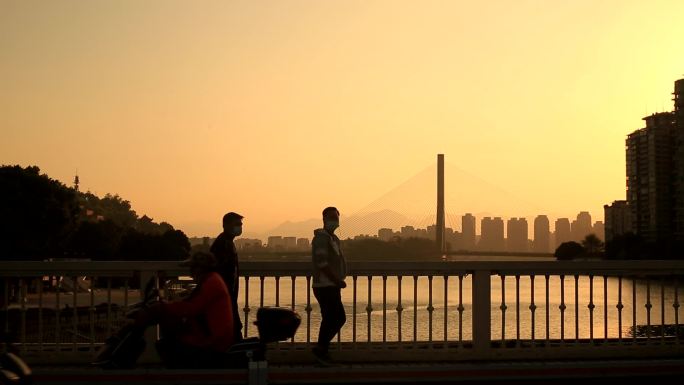 黄昏车流