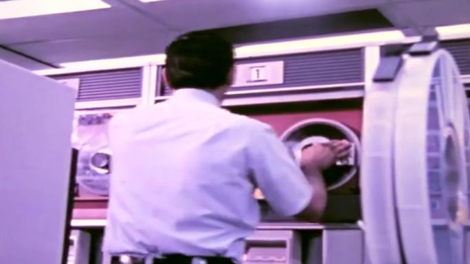 70年代航空计算机控制台