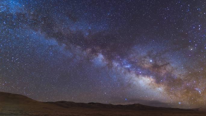 大草原上的星空梦幻银河星空极光延时流星雨