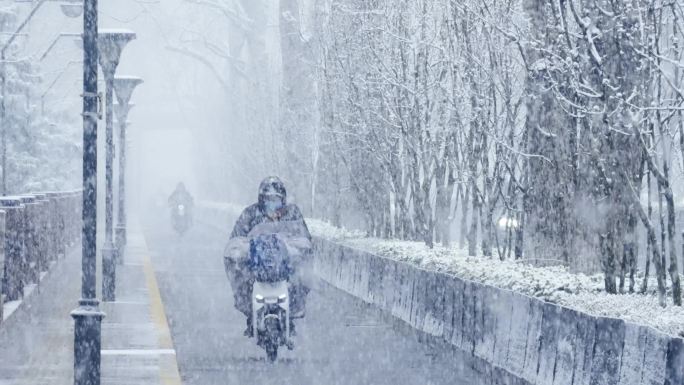 城市大雪出行 北京雪景