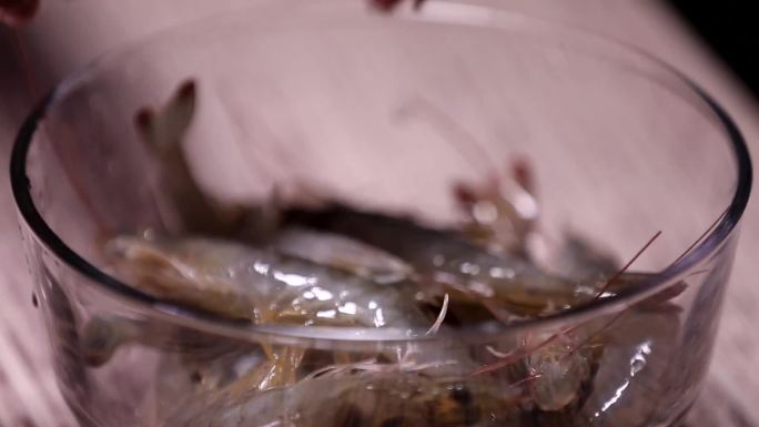 【镜头合集】清洗明虾去虾线海白虾 (2)