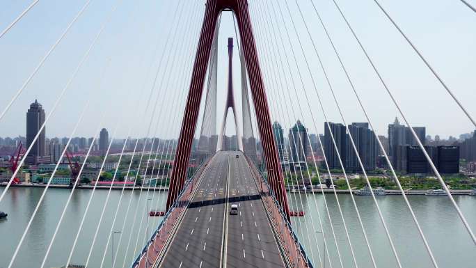 上海疫情封控期间空荡荡的过江大桥