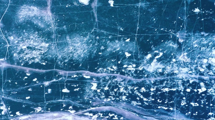 北方冬季冰湖上升航拍大气画面