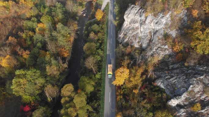 穿过巴尔干山脉然的道路