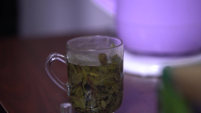 沏茶 玻璃杯